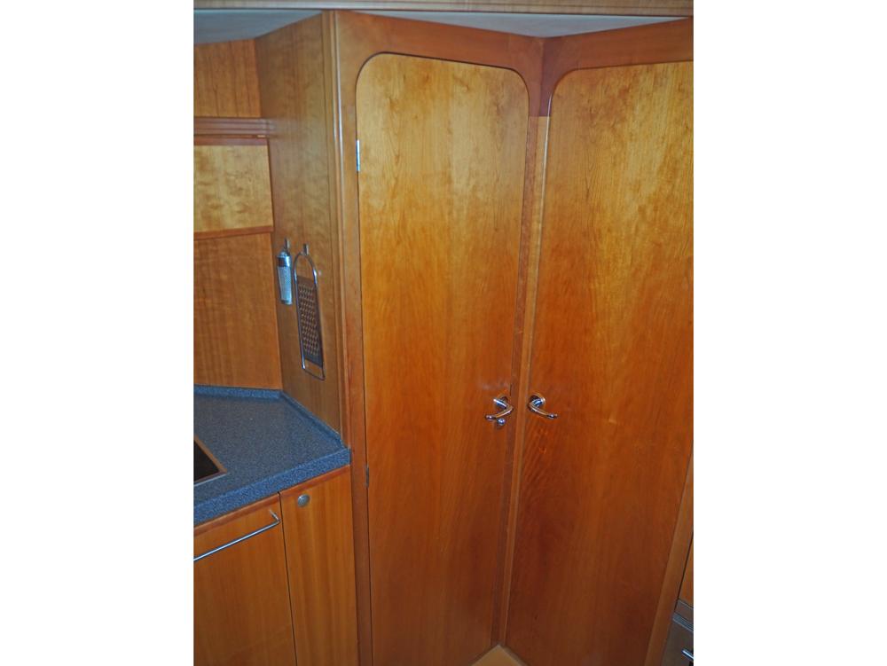 Cabin en avant, H&eacute;bergements